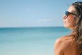Sonnenbrand verhindern: zwei wichtige Schutzmaßnahmen gegen UV-Strahlen
